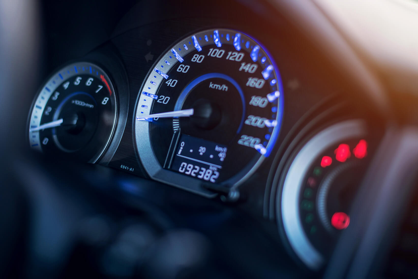 What’s the Difference Between Indicator Lights and Warning Lights? 