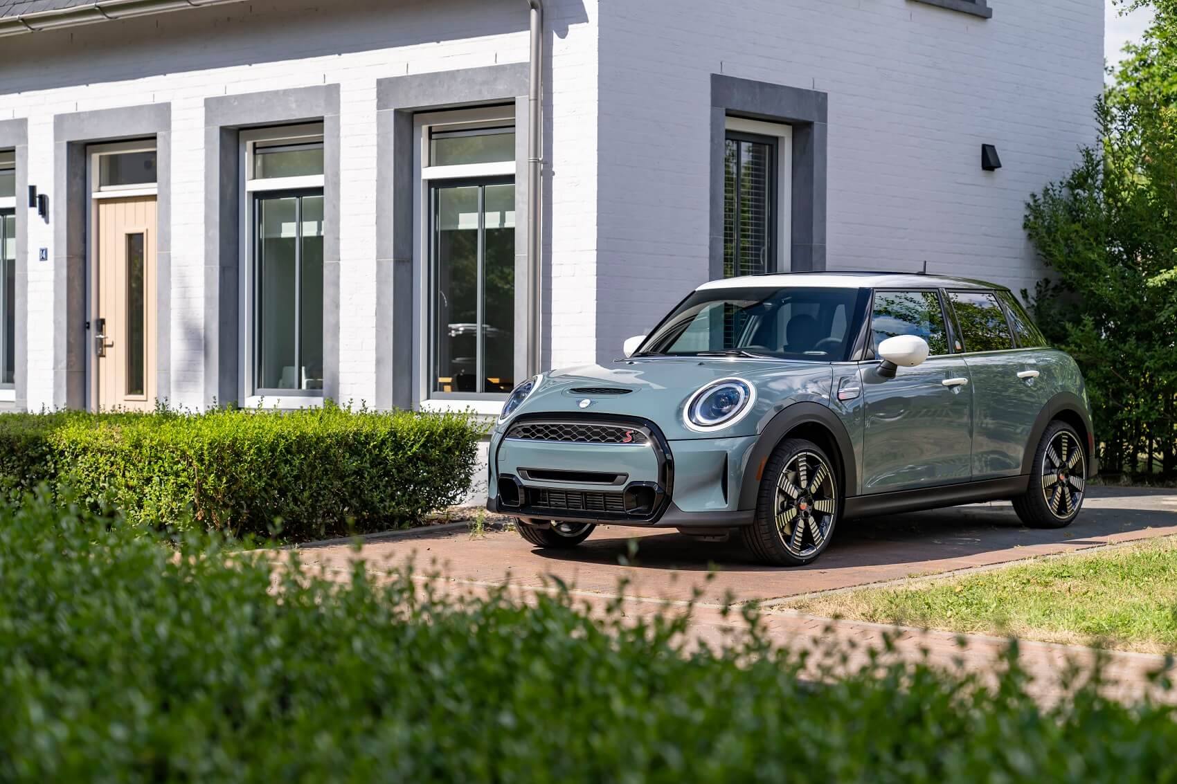 MINI 5 Door Design & Performance  