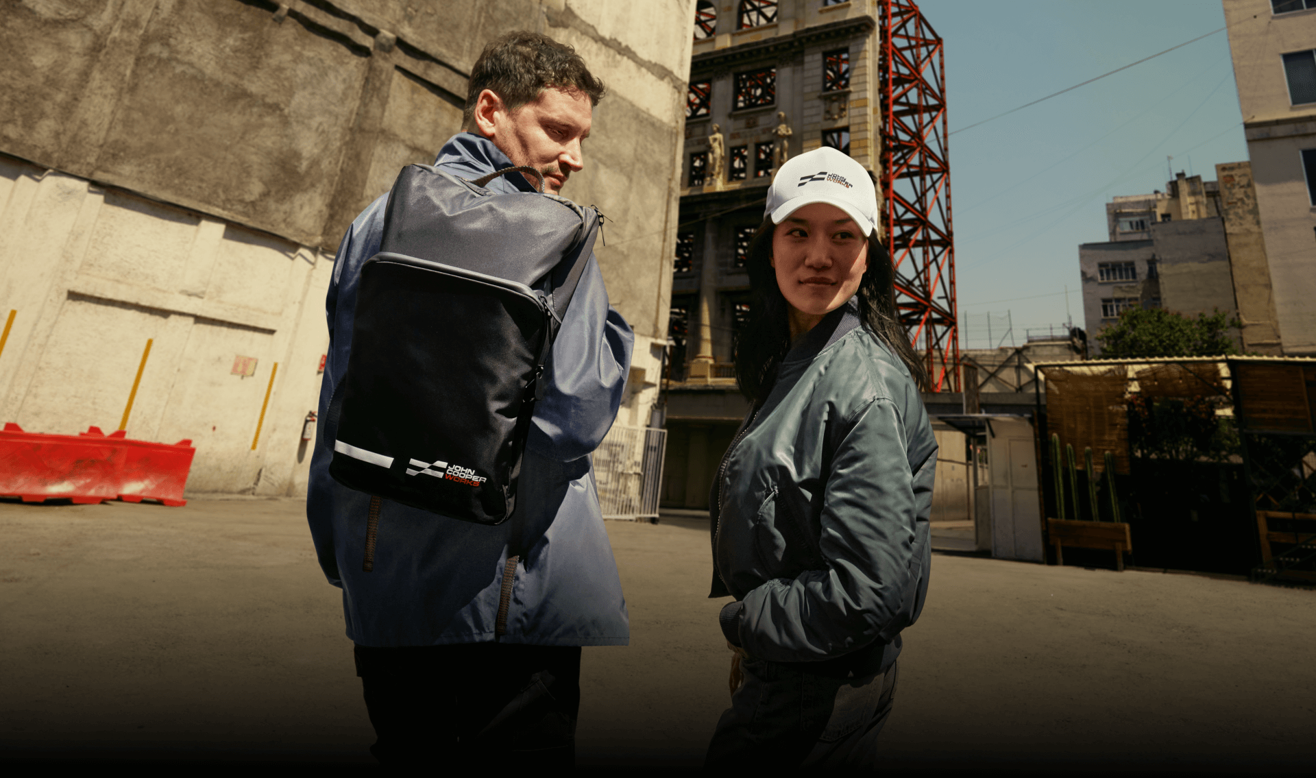 MINI full screen header