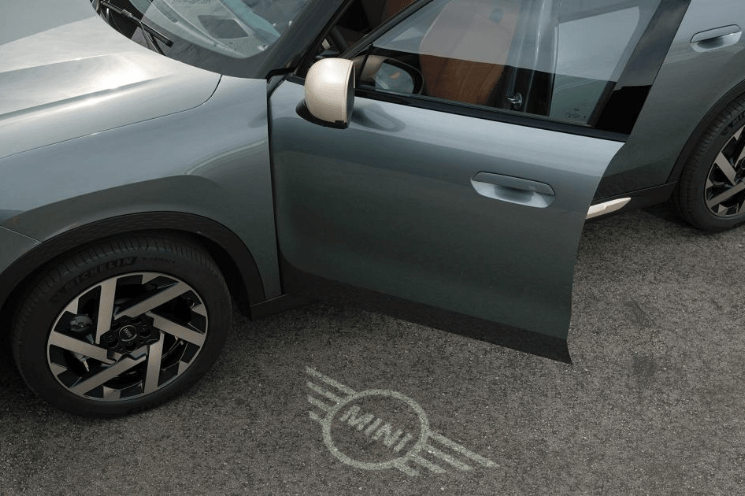 Éclairage d'accueil du MINI Countryman