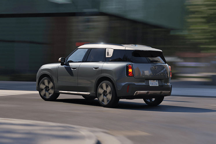 Conduite du MINI Countryman entièrement électrique